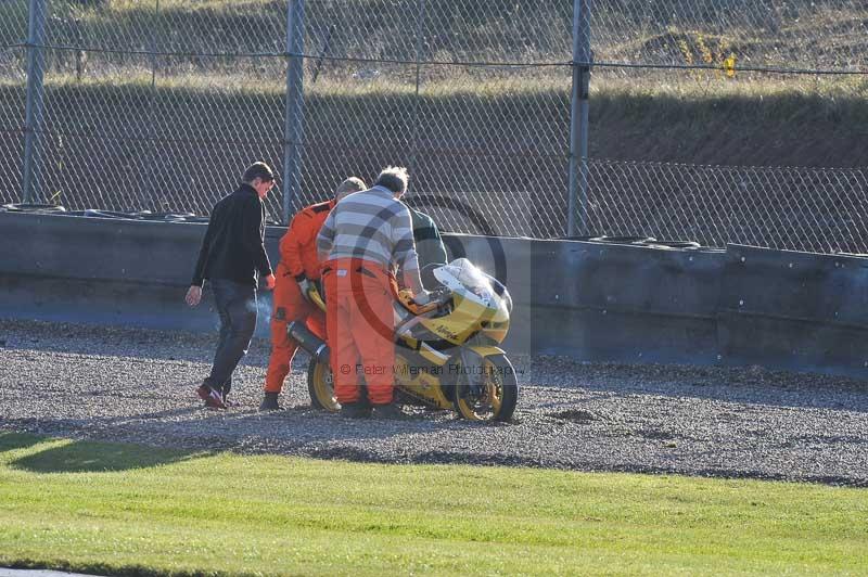 Motorcycle action photographs;donington;donington park leicestershire;donington photographs;event digital images;eventdigitalimages;no limits trackday;peter wileman photography;trackday;trackday digital images;trackday photos