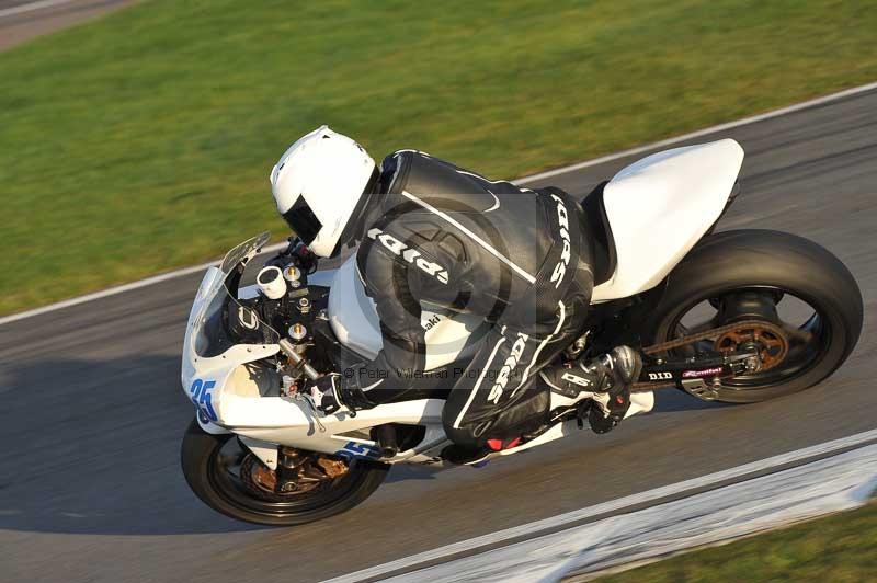 Motorcycle action photographs;donington;donington park leicestershire;donington photographs;event digital images;eventdigitalimages;no limits trackday;peter wileman photography;trackday;trackday digital images;trackday photos