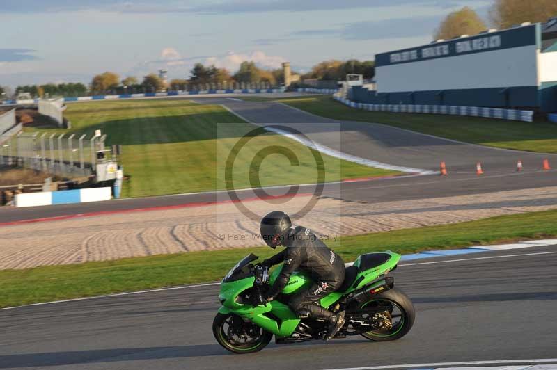 Motorcycle action photographs;donington;donington park leicestershire;donington photographs;event digital images;eventdigitalimages;no limits trackday;peter wileman photography;trackday;trackday digital images;trackday photos