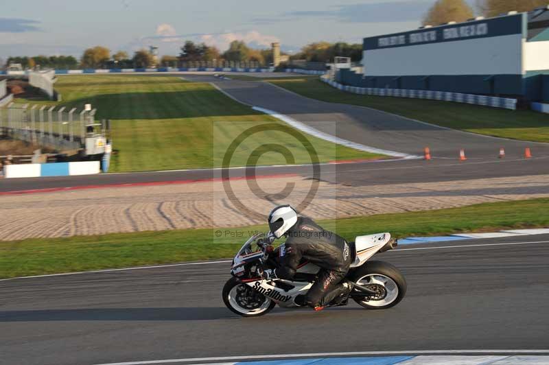 Motorcycle action photographs;donington;donington park leicestershire;donington photographs;event digital images;eventdigitalimages;no limits trackday;peter wileman photography;trackday;trackday digital images;trackday photos