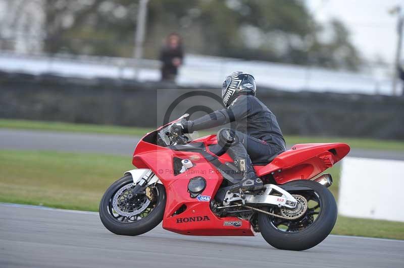 Motorcycle action photographs;donington;donington park leicestershire;donington photographs;event digital images;eventdigitalimages;no limits trackday;peter wileman photography;trackday;trackday digital images;trackday photos