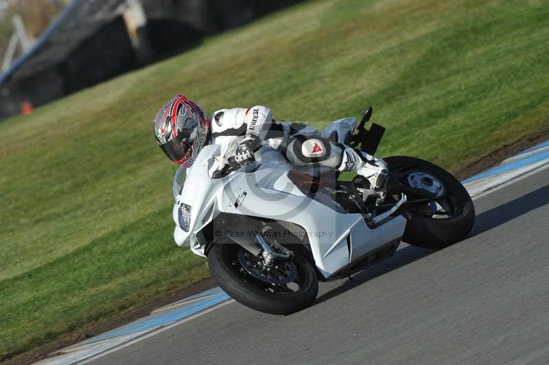 Motorcycle action photographs;donington;donington park leicestershire;donington photographs;event digital images;eventdigitalimages;no limits trackday;peter wileman photography;trackday;trackday digital images;trackday photos