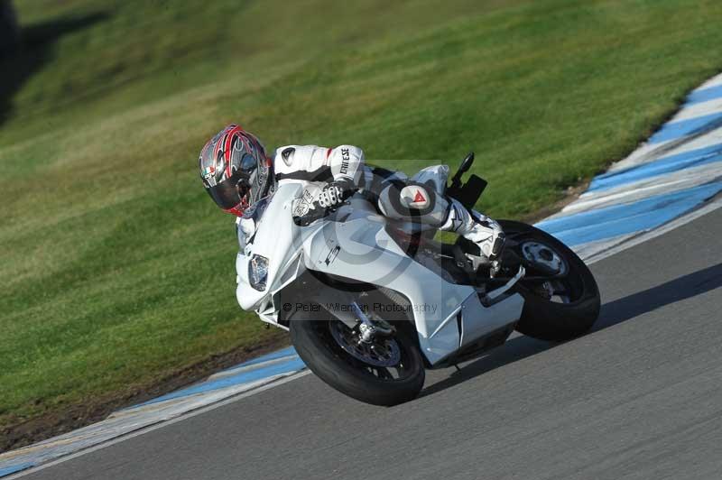 Motorcycle action photographs;donington;donington park leicestershire;donington photographs;event digital images;eventdigitalimages;no limits trackday;peter wileman photography;trackday;trackday digital images;trackday photos