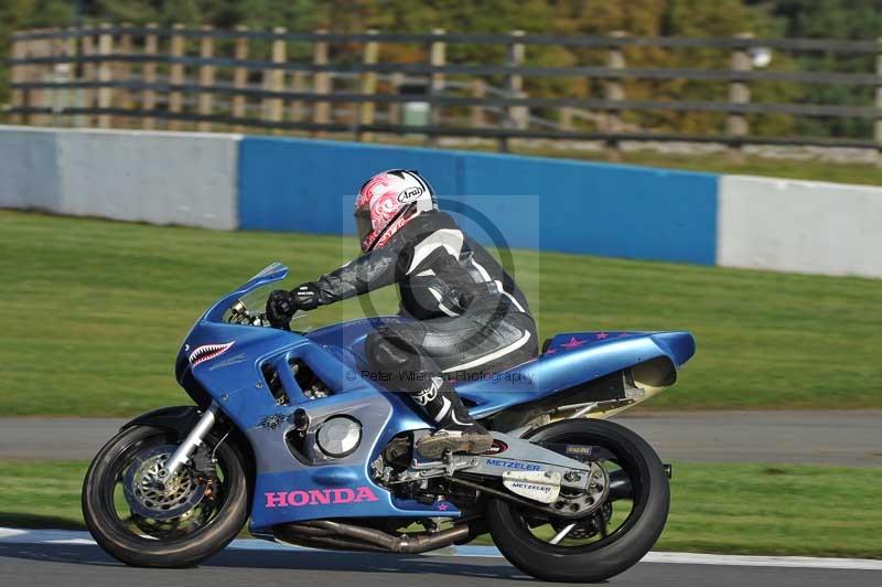 Motorcycle action photographs;donington;donington park leicestershire;donington photographs;event digital images;eventdigitalimages;no limits trackday;peter wileman photography;trackday;trackday digital images;trackday photos