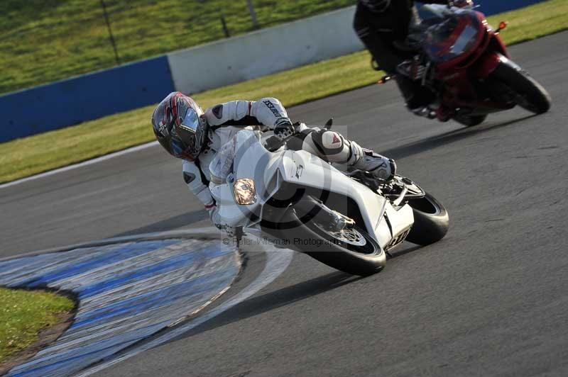 Motorcycle action photographs;donington;donington park leicestershire;donington photographs;event digital images;eventdigitalimages;no limits trackday;peter wileman photography;trackday;trackday digital images;trackday photos