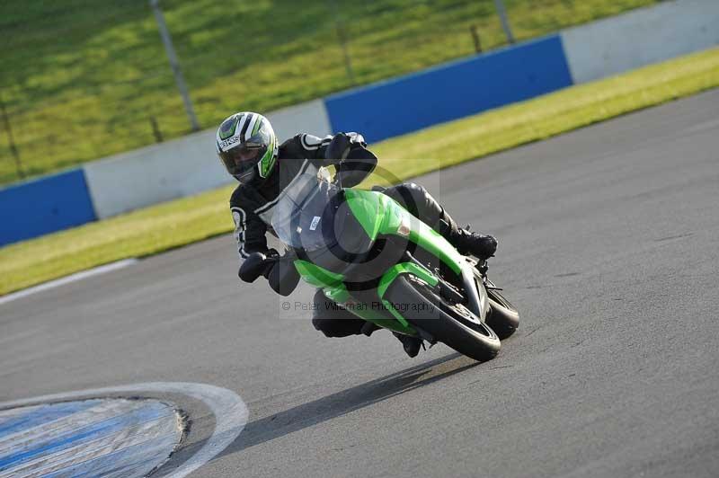 Motorcycle action photographs;donington;donington park leicestershire;donington photographs;event digital images;eventdigitalimages;no limits trackday;peter wileman photography;trackday;trackday digital images;trackday photos