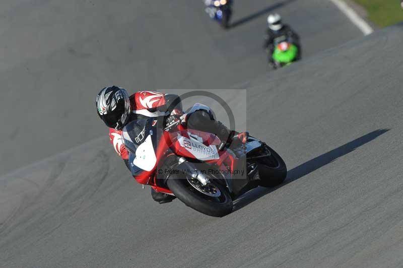 Motorcycle action photographs;donington;donington park leicestershire;donington photographs;event digital images;eventdigitalimages;no limits trackday;peter wileman photography;trackday;trackday digital images;trackday photos