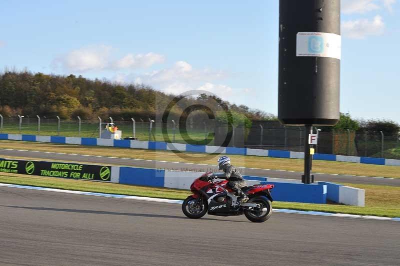 Motorcycle action photographs;donington;donington park leicestershire;donington photographs;event digital images;eventdigitalimages;no limits trackday;peter wileman photography;trackday;trackday digital images;trackday photos