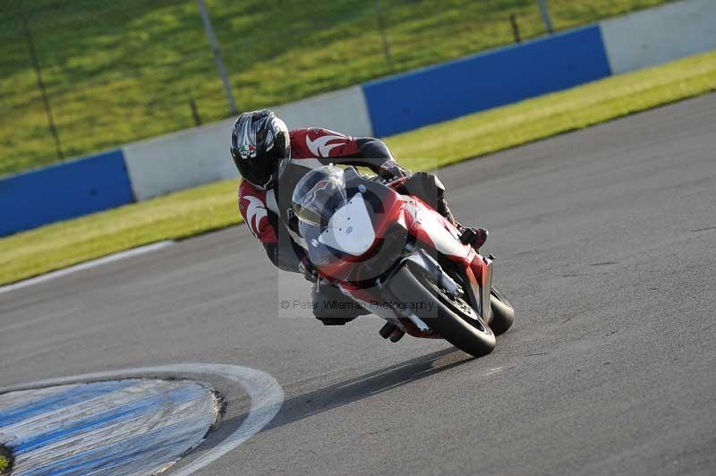 Motorcycle action photographs;donington;donington park leicestershire;donington photographs;event digital images;eventdigitalimages;no limits trackday;peter wileman photography;trackday;trackday digital images;trackday photos