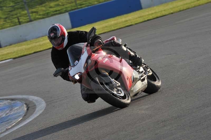 Motorcycle action photographs;donington;donington park leicestershire;donington photographs;event digital images;eventdigitalimages;no limits trackday;peter wileman photography;trackday;trackday digital images;trackday photos