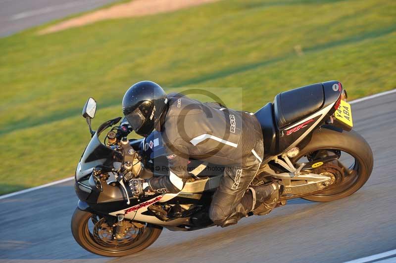 Motorcycle action photographs;donington;donington park leicestershire;donington photographs;event digital images;eventdigitalimages;no limits trackday;peter wileman photography;trackday;trackday digital images;trackday photos