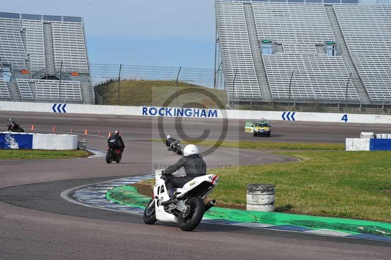 Rockingham no limits trackday;enduro digital images;event digital images;eventdigitalimages;no limits trackdays;peter wileman photography;racing digital images;rockingham raceway northamptonshire;rockingham trackday photographs;trackday digital images;trackday photos