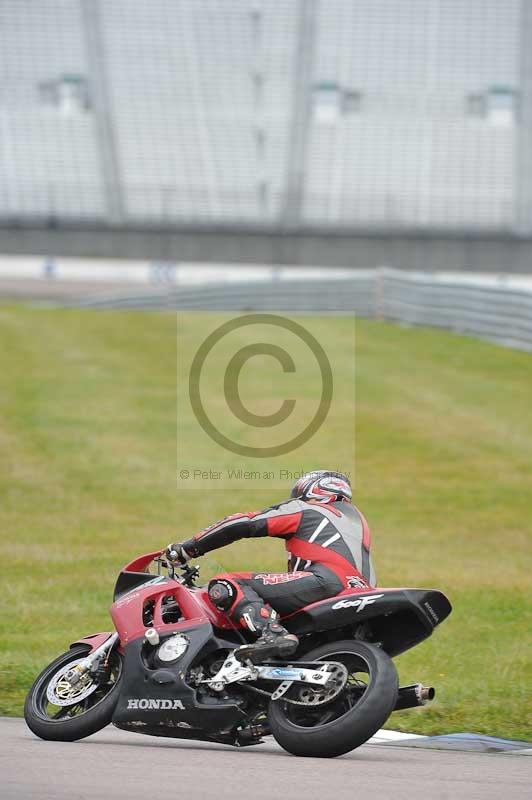 Rockingham no limits trackday;enduro digital images;event digital images;eventdigitalimages;no limits trackdays;peter wileman photography;racing digital images;rockingham raceway northamptonshire;rockingham trackday photographs;trackday digital images;trackday photos