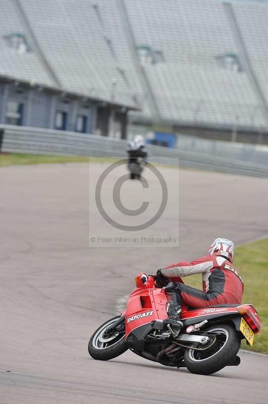 Rockingham no limits trackday;enduro digital images;event digital images;eventdigitalimages;no limits trackdays;peter wileman photography;racing digital images;rockingham raceway northamptonshire;rockingham trackday photographs;trackday digital images;trackday photos