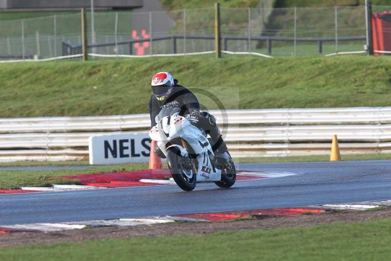 Motorcycle action photographs;Trackday digital images;event digital images;eventdigitalimages;no limits trackday;peter wileman photography;snetterton;snetterton circuit norfolk;snetterton photographs;trackday;trackday photos