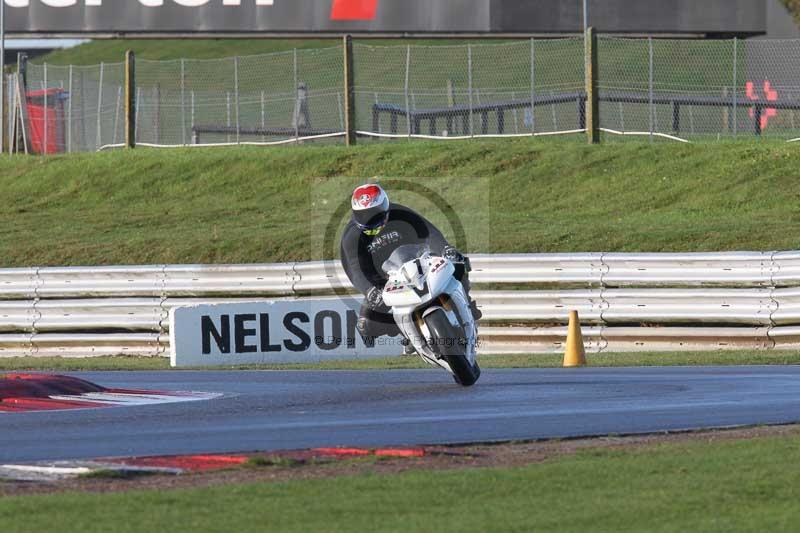 Motorcycle action photographs;Trackday digital images;event digital images;eventdigitalimages;no limits trackday;peter wileman photography;snetterton;snetterton circuit norfolk;snetterton photographs;trackday;trackday photos