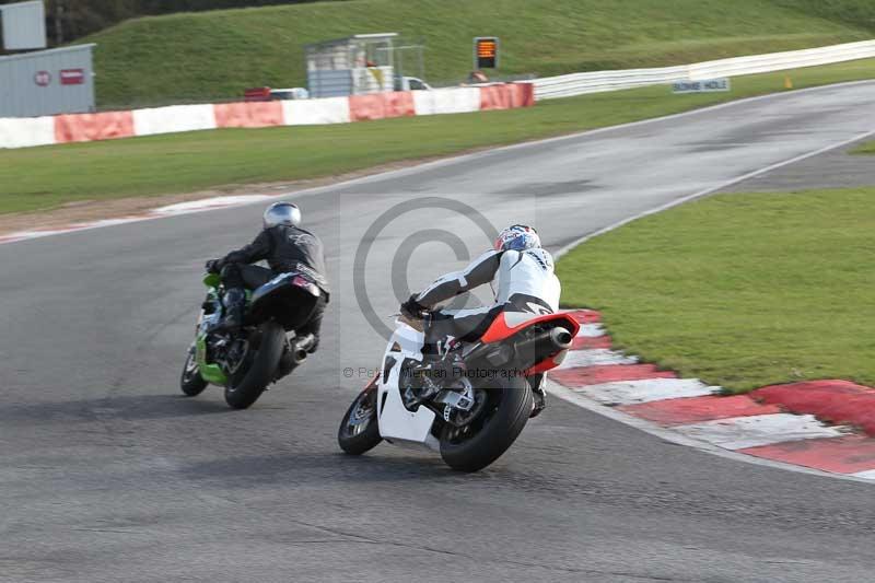 Motorcycle action photographs;Trackday digital images;event digital images;eventdigitalimages;no limits trackday;peter wileman photography;snetterton;snetterton circuit norfolk;snetterton photographs;trackday;trackday photos