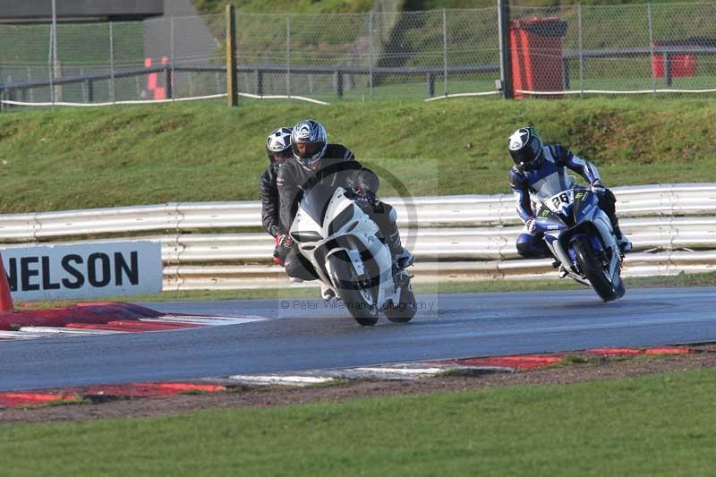 Motorcycle action photographs;Trackday digital images;event digital images;eventdigitalimages;no limits trackday;peter wileman photography;snetterton;snetterton circuit norfolk;snetterton photographs;trackday;trackday photos