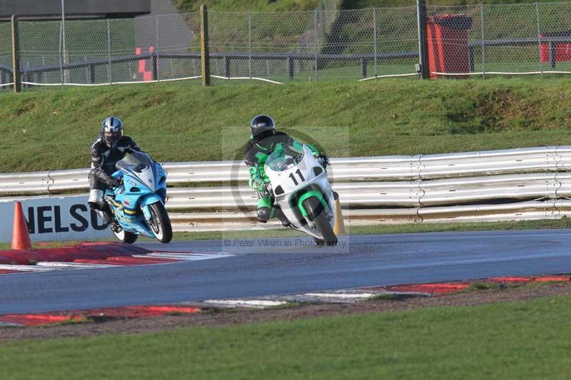 Motorcycle action photographs;Trackday digital images;event digital images;eventdigitalimages;no limits trackday;peter wileman photography;snetterton;snetterton circuit norfolk;snetterton photographs;trackday;trackday photos