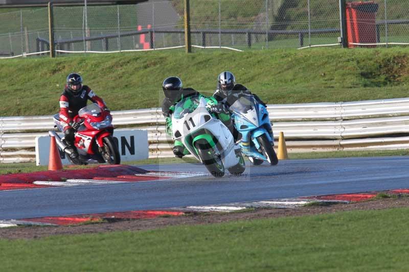 Motorcycle action photographs;Trackday digital images;event digital images;eventdigitalimages;no limits trackday;peter wileman photography;snetterton;snetterton circuit norfolk;snetterton photographs;trackday;trackday photos