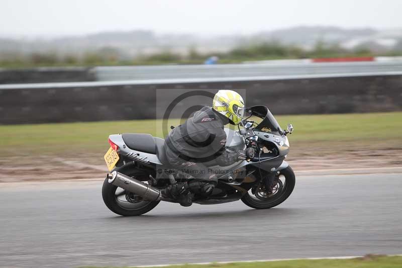 Motorcycle action photographs;Trackday digital images;event digital images;eventdigitalimages;no limits trackday;peter wileman photography;snetterton;snetterton circuit norfolk;snetterton photographs;trackday;trackday photos