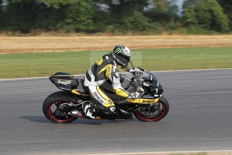 Motorcycle action photographs;Trackday digital images;event digital images;eventdigitalimages;no limits trackday;peter wileman photography;snetterton;snetterton circuit norfolk;snetterton photographs;trackday;trackday photos