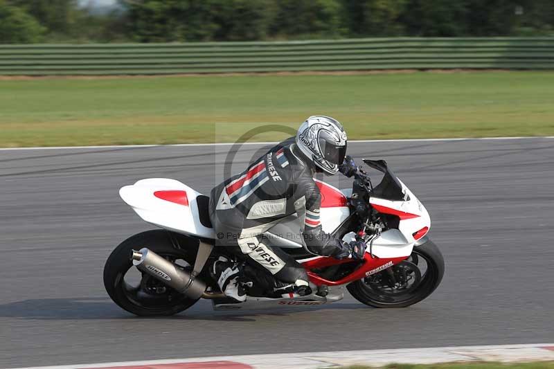 Motorcycle action photographs;Trackday digital images;event digital images;eventdigitalimages;no limits trackday;peter wileman photography;snetterton;snetterton circuit norfolk;snetterton photographs;trackday;trackday photos