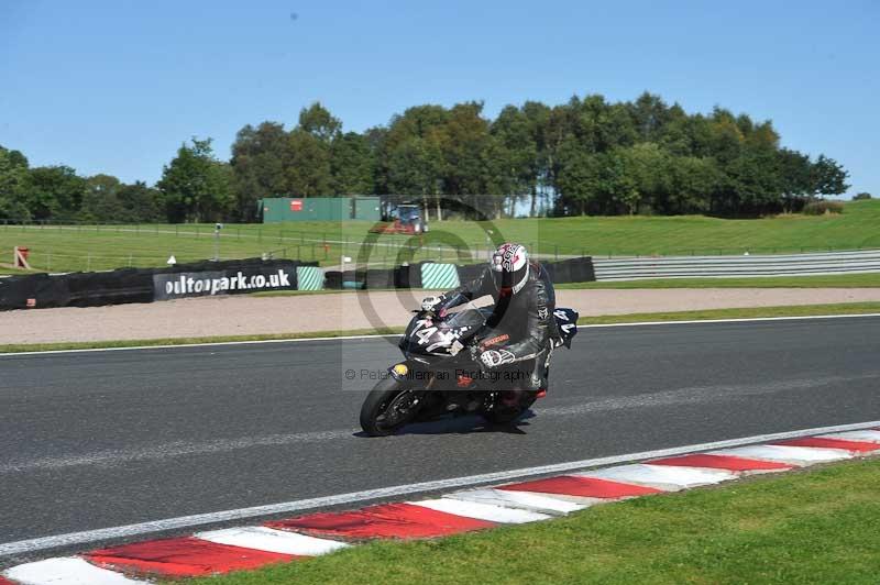 Motorcycle action photographs;event digital images;eventdigitalimages;no limits trackday;oulton park;oulton park circuit cheshire;oulton park photographs;peter wileman photography;trackday;trackday digital images;trackday photos