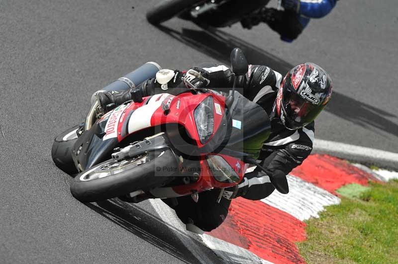 Motorcycle action photographs;Trackday digital images;cadwell;cadwell park photographs;event digital images;eventdigitalimages;motor racing louth lincolnshire;no limits trackdays;peter wileman photography;trackday;trackday photos