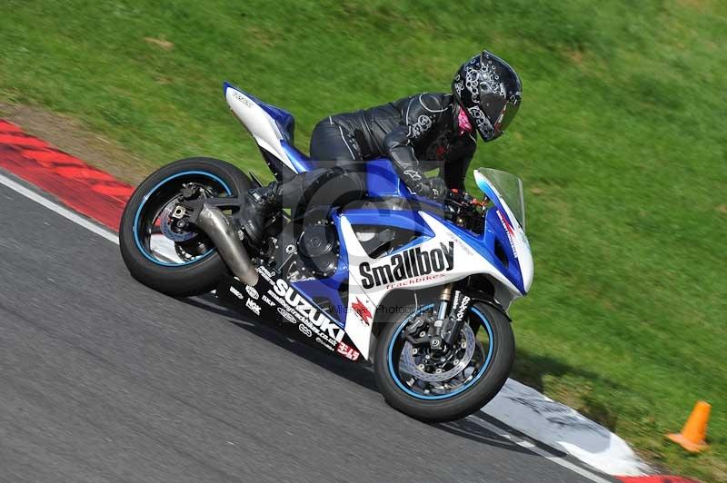 Motorcycle action photographs;Trackday digital images;cadwell;cadwell park photographs;event digital images;eventdigitalimages;motor racing louth lincolnshire;no limits trackdays;peter wileman photography;trackday;trackday photos