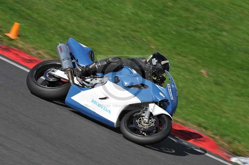 Motorcycle action photographs;Trackday digital images;cadwell;cadwell park photographs;event digital images;eventdigitalimages;motor racing louth lincolnshire;no limits trackdays;peter wileman photography;trackday;trackday photos