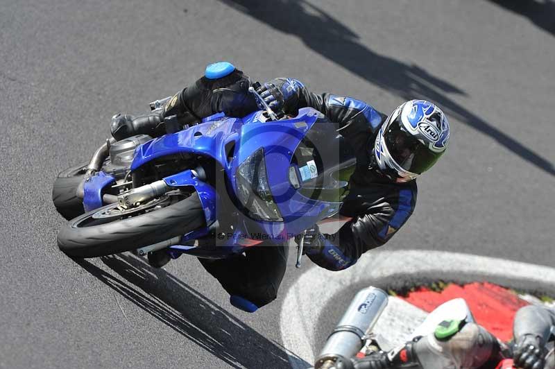 Motorcycle action photographs;Trackday digital images;cadwell;cadwell park photographs;event digital images;eventdigitalimages;motor racing louth lincolnshire;no limits trackdays;peter wileman photography;trackday;trackday photos