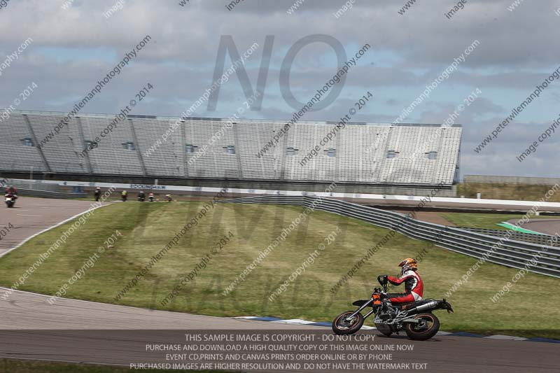 Rockingham no limits trackday;enduro digital images;event digital images;eventdigitalimages;no limits trackdays;peter wileman photography;racing digital images;rockingham raceway northamptonshire;rockingham trackday photographs;trackday digital images;trackday photos