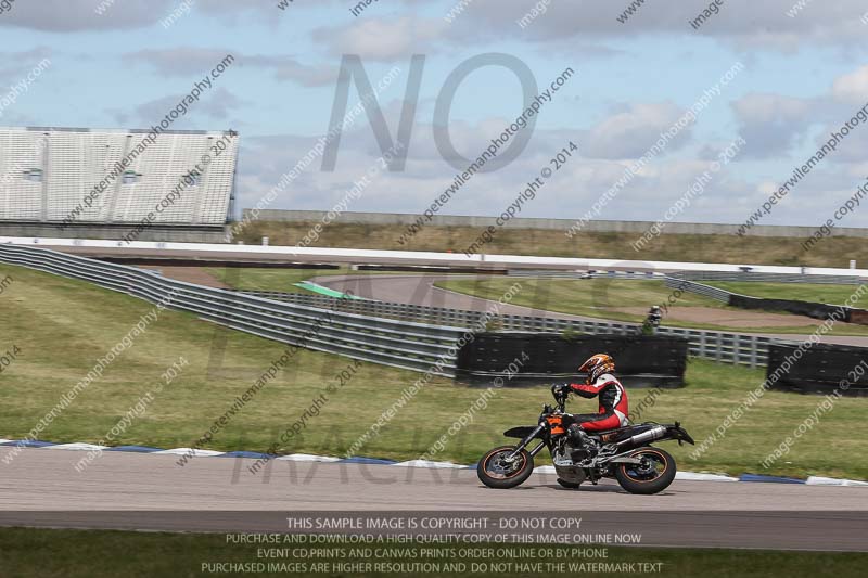 Rockingham no limits trackday;enduro digital images;event digital images;eventdigitalimages;no limits trackdays;peter wileman photography;racing digital images;rockingham raceway northamptonshire;rockingham trackday photographs;trackday digital images;trackday photos