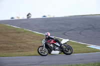 donington-no-limits-trackday;donington-park-photographs;donington-trackday-photographs;no-limits-trackdays;peter-wileman-photography;trackday-digital-images;trackday-photos