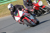 enduro-digital-images;event-digital-images;eventdigitalimages;mallory-park;mallory-park-photographs;mallory-park-trackday;mallory-park-trackday-photographs;no-limits-trackdays;peter-wileman-photography;racing-digital-images;trackday-digital-images;trackday-photos