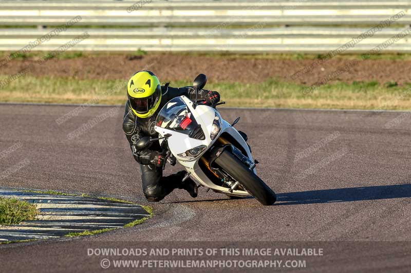 Rockingham no limits trackday;enduro digital images;event digital images;eventdigitalimages;no limits trackdays;peter wileman photography;racing digital images;rockingham raceway northamptonshire;rockingham trackday photographs;trackday digital images;trackday photos