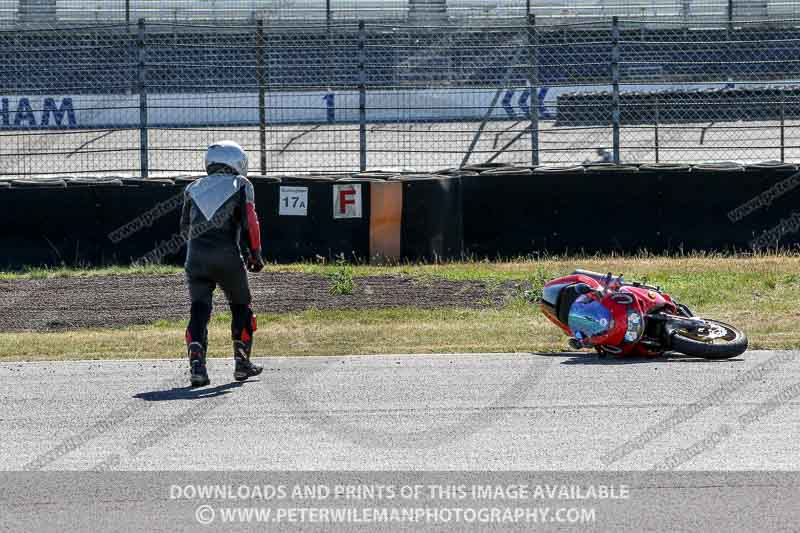 Rockingham no limits trackday;enduro digital images;event digital images;eventdigitalimages;no limits trackdays;peter wileman photography;racing digital images;rockingham raceway northamptonshire;rockingham trackday photographs;trackday digital images;trackday photos