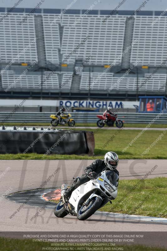 Rockingham no limits trackday;enduro digital images;event digital images;eventdigitalimages;no limits trackdays;peter wileman photography;racing digital images;rockingham raceway northamptonshire;rockingham trackday photographs;trackday digital images;trackday photos