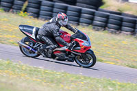 anglesey-no-limits-trackday;anglesey-photographs;anglesey-trackday-photographs;enduro-digital-images;event-digital-images;eventdigitalimages;no-limits-trackdays;peter-wileman-photography;racing-digital-images;trac-mon;trackday-digital-images;trackday-photos;ty-croes