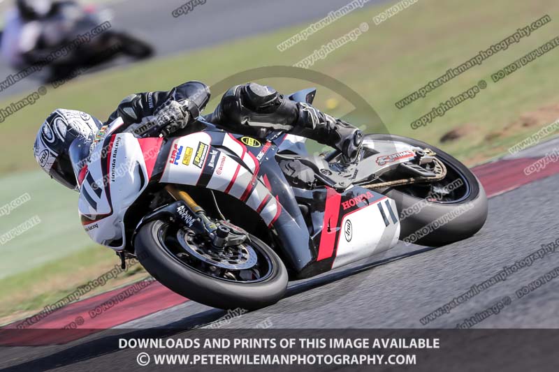 cadwell no limits trackday;cadwell park;cadwell park photographs;cadwell trackday photographs;catalunya barcelona;enduro digital images;event digital images;eventdigitalimages;no limits trackdays;peter wileman photography;racing digital images;trackday digital images;trackday photos