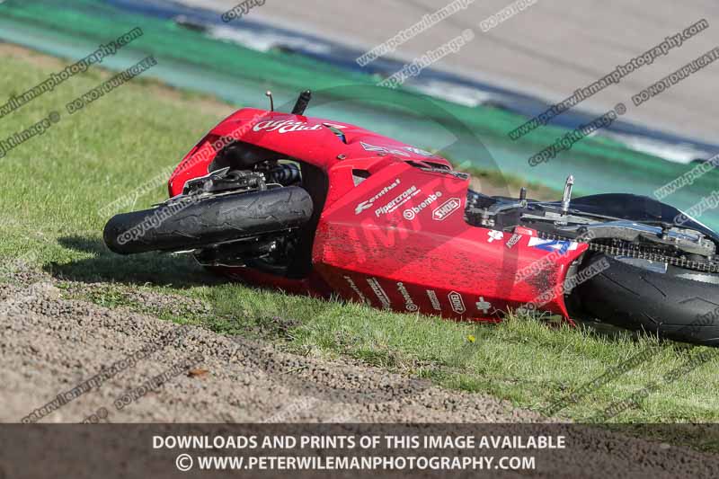 Rockingham no limits trackday;enduro digital images;event digital images;eventdigitalimages;no limits trackdays;peter wileman photography;racing digital images;rockingham raceway northamptonshire;rockingham trackday photographs;trackday digital images;trackday photos