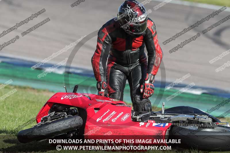 Rockingham no limits trackday;enduro digital images;event digital images;eventdigitalimages;no limits trackdays;peter wileman photography;racing digital images;rockingham raceway northamptonshire;rockingham trackday photographs;trackday digital images;trackday photos