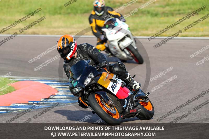 Rockingham no limits trackday;enduro digital images;event digital images;eventdigitalimages;no limits trackdays;peter wileman photography;racing digital images;rockingham raceway northamptonshire;rockingham trackday photographs;trackday digital images;trackday photos