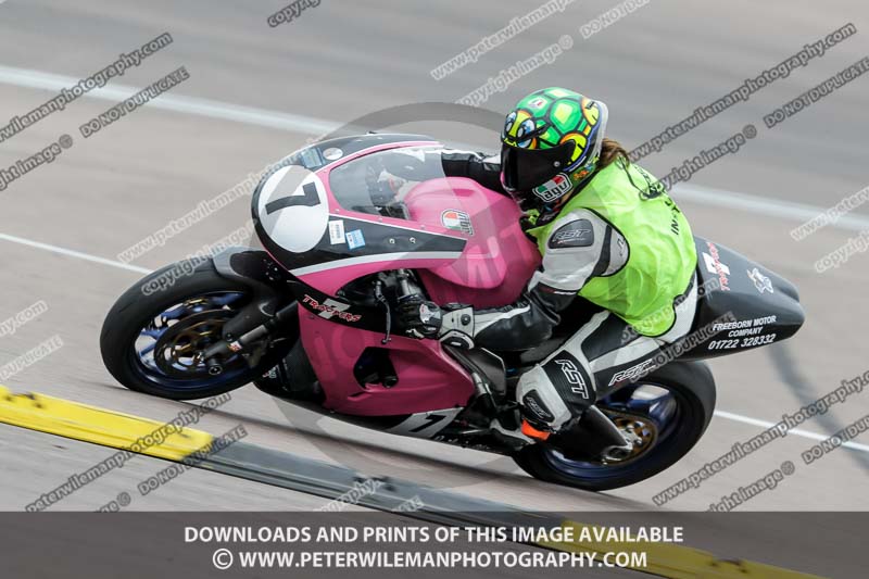 Rockingham no limits trackday;enduro digital images;event digital images;eventdigitalimages;no limits trackdays;peter wileman photography;racing digital images;rockingham raceway northamptonshire;rockingham trackday photographs;trackday digital images;trackday photos