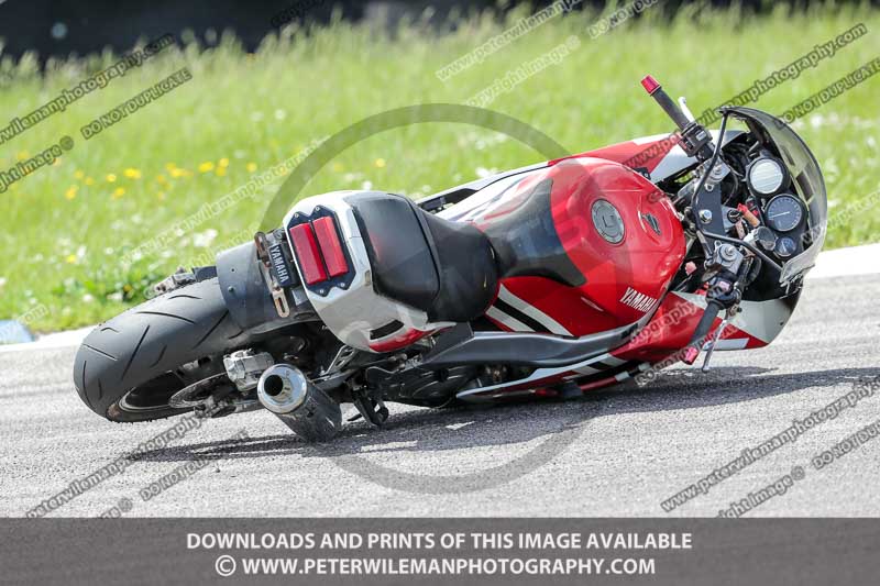 Rockingham no limits trackday;enduro digital images;event digital images;eventdigitalimages;no limits trackdays;peter wileman photography;racing digital images;rockingham raceway northamptonshire;rockingham trackday photographs;trackday digital images;trackday photos