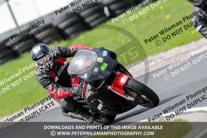 Three Sisters;Three Sisters photographs;Three Sisters trackday photographs;enduro digital images;event digital images;eventdigitalimages;lydden no limits trackday;no limits trackdays;peter wileman photography;racing digital images;trackday digital images;trackday photos