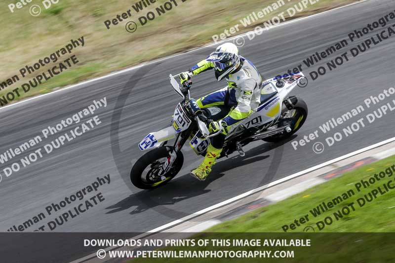 Three Sisters;Three Sisters photographs;Three Sisters trackday photographs;enduro digital images;event digital images;eventdigitalimages;lydden no limits trackday;no limits trackdays;peter wileman photography;racing digital images;trackday digital images;trackday photos