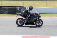 donington-no-limits-trackday;donington-park-photographs;donington-trackday-photographs;no-limits-trackdays;peter-wileman-photography;trackday-digital-images;trackday-photos