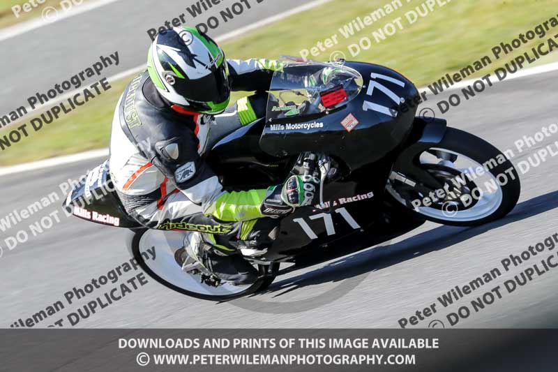 cadwell no limits trackday;cadwell park;cadwell park photographs;cadwell trackday photographs;enduro digital images;event digital images;eventdigitalimages;no limits trackdays;peter wileman photography;racing digital images;trackday digital images;trackday photos